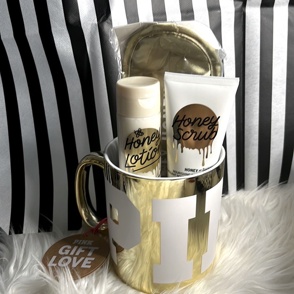 NWT VS PINK Mug Gift Set